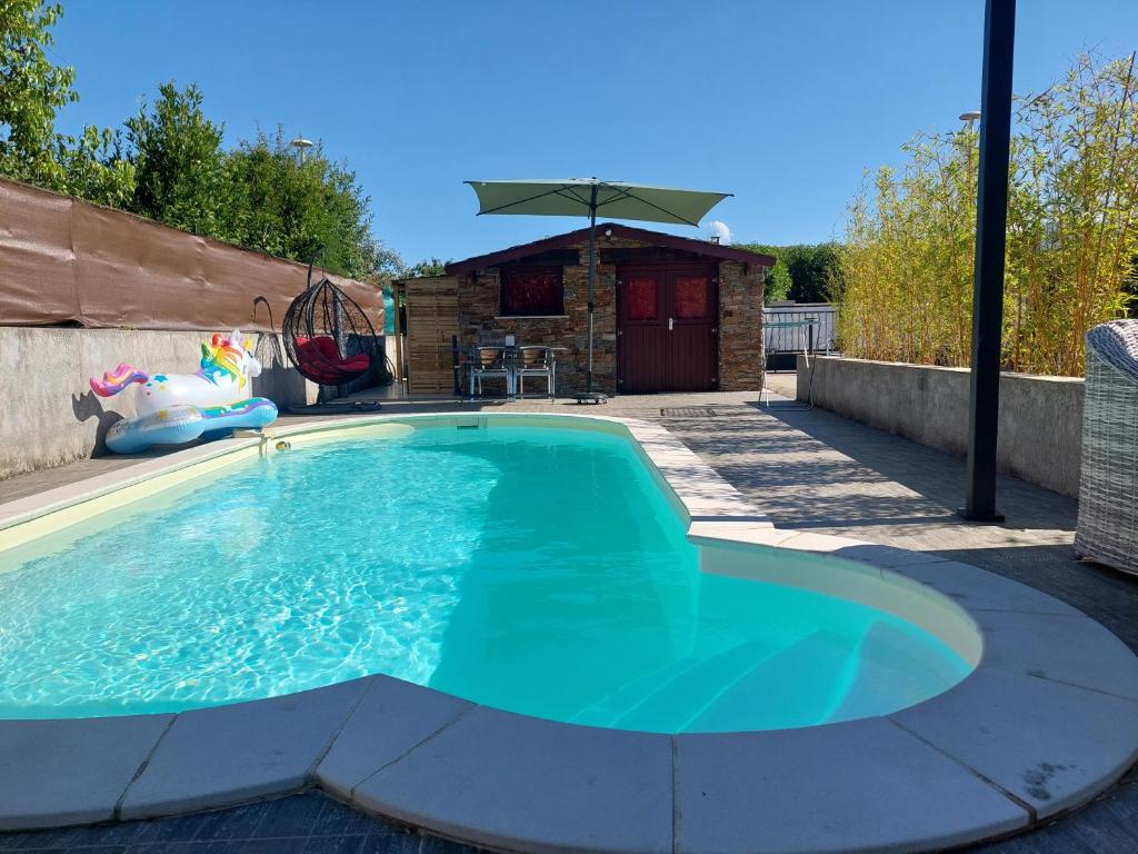 a swimming pool in the middle of a yard at Chalet proche aéroport de Bastia in Lucciana