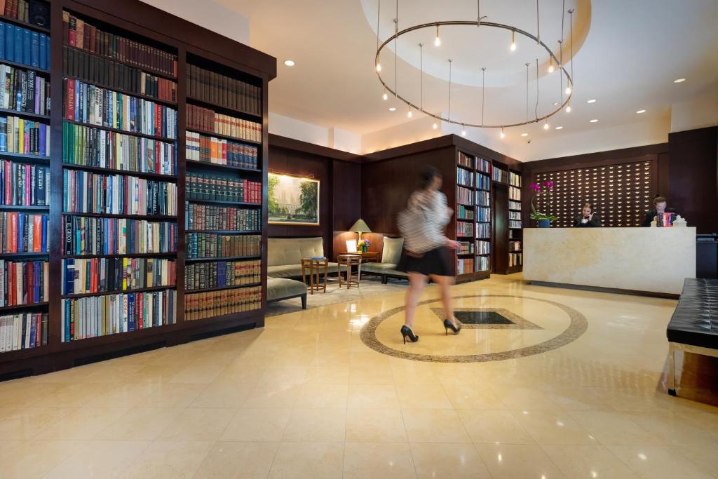 Library Hotel by Library Hotel Collection tesisinde konaklayan konuklar