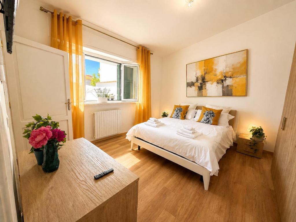 a small bedroom with a bed and a window at Maison Arche' relax e spazio a Sannicandro in Sannicandro di Bari