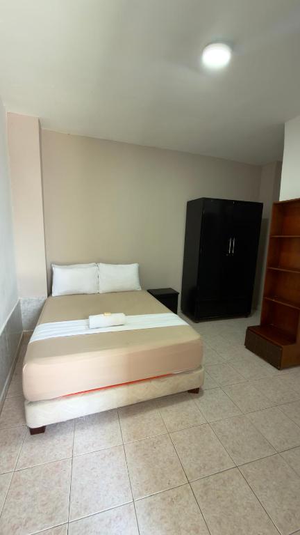 a bedroom with a bed in a room at Hotel Girasol Inn Barranquilla in Barranquilla