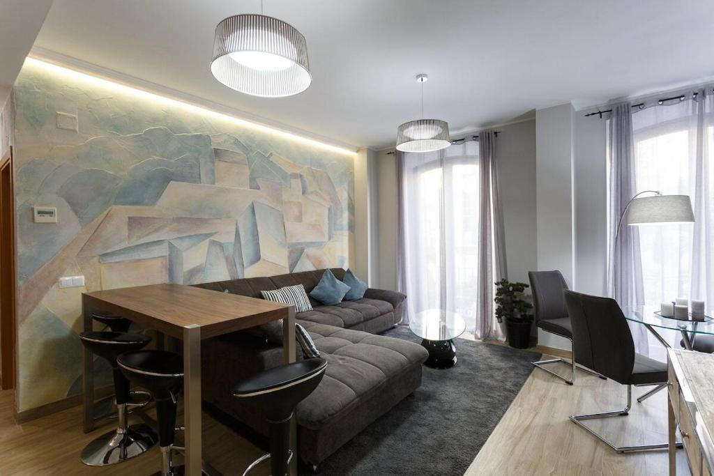 Picasso-Style Apartament