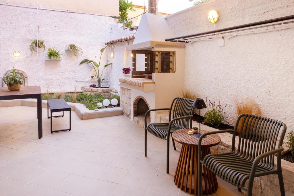 Aurelia Residence in the heart of Chania by 8essentially