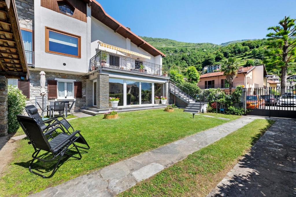 a house with a bench in the yard at Aphrodite's Garden in Gera Lario