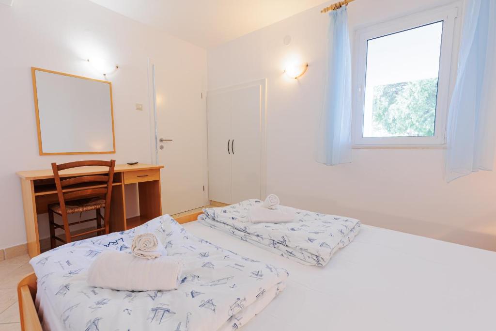 Lumbarda Resort Apartments - 山景高级两卧室公寓