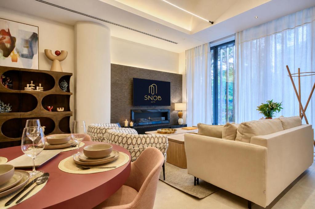 Snob Suite