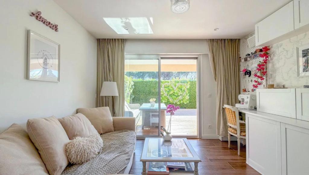 Bel appartement T2 dans résidence à Saint-Raphaël Valescure à 10 minutes de la mer