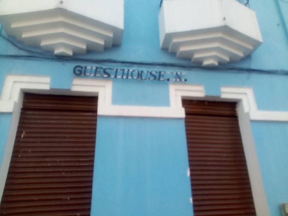 a blue building with a sign for a guest house at Guesthouse Nelson L in Quito