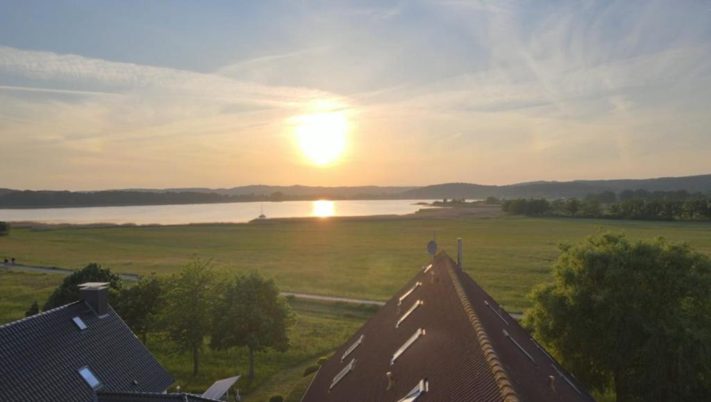 a view of the sunset from the roof of a house at Haus Am See in Baabe