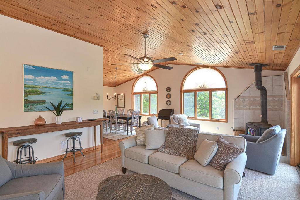 a living room with a couch and a fireplace at Wingaerchic in Gloucester