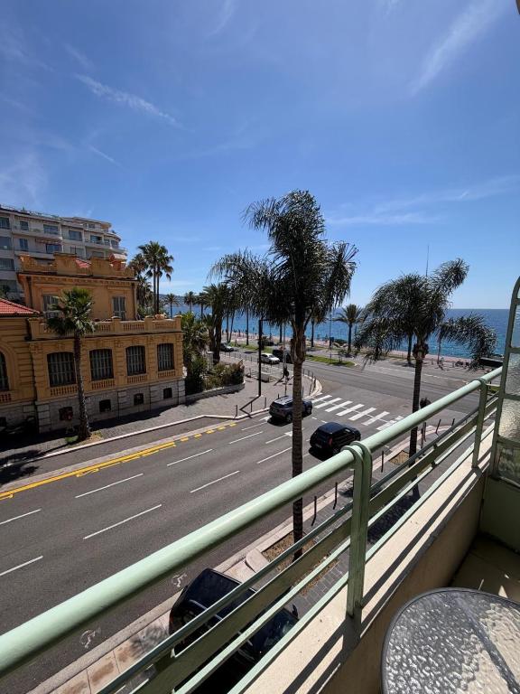 Grand Appartement Promenade des anglais vue Mer - Quartier Magnan
