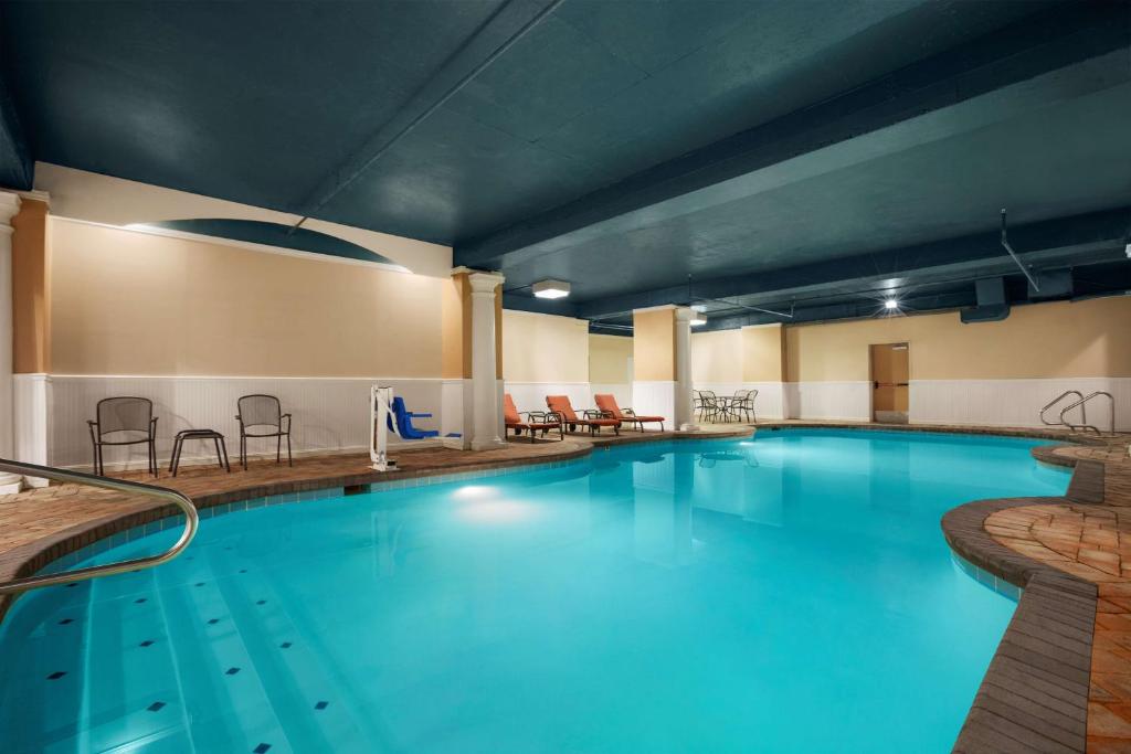 Country Inn & Suites by Radisson, Virginia Beach Oceanfront photo