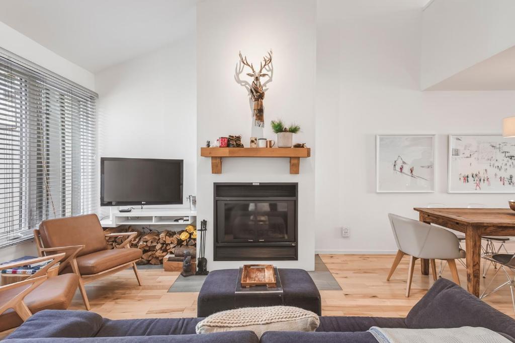 a living room with a fireplace and a tv at Unit 31 - 5 bedrooms, 8 people in Beaupré