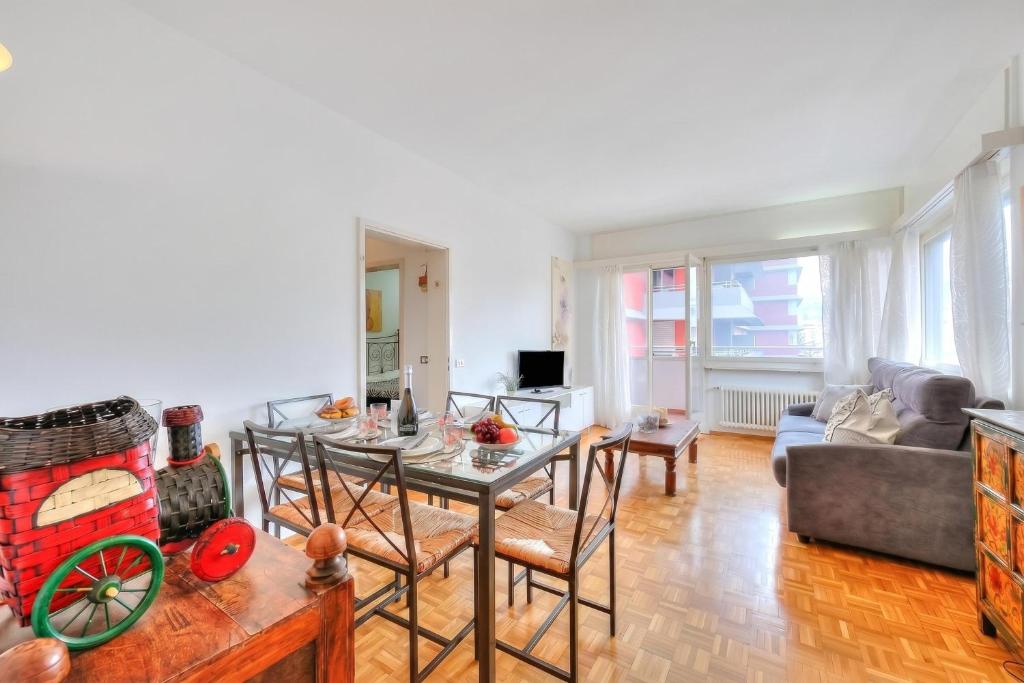 Kiki House for 4 with Balcony & Lift - Happy Rentals