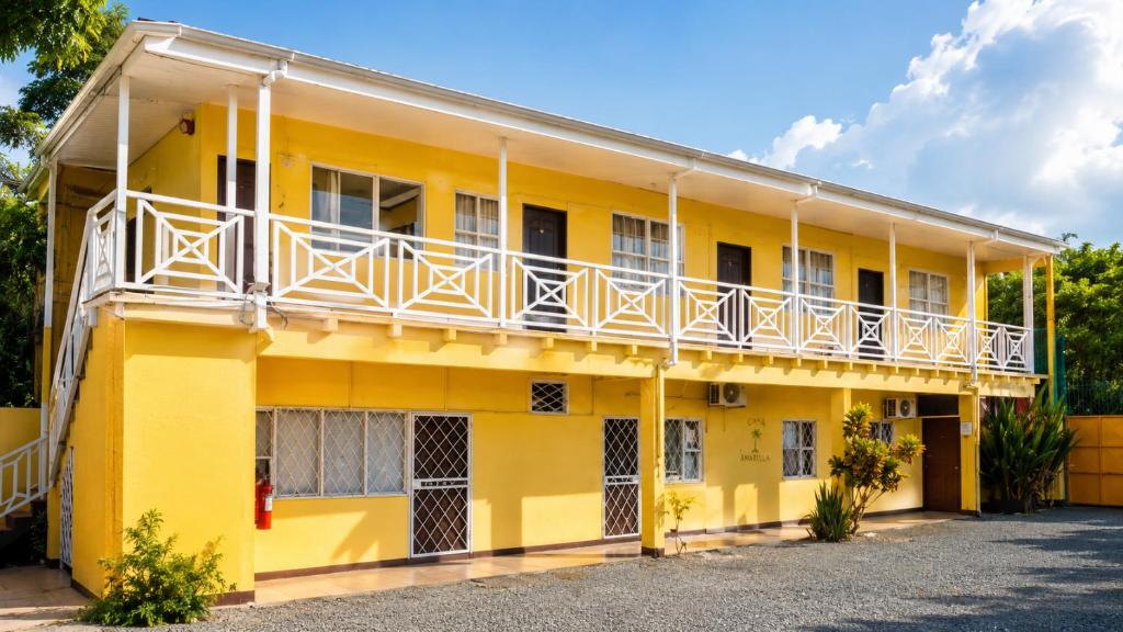 a yellow building with a balcony on it at Casa Amarilla Caribbean Stay in Puerto Limón