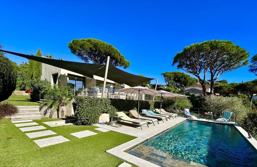 Superbe villa Vue mer - 5 suites - centre & plage à 8'