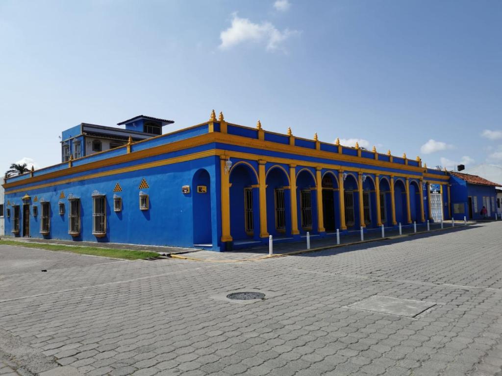 a blue and yellow building with aventh floor at Hotel Tlacotalpan in Tlacotalpan