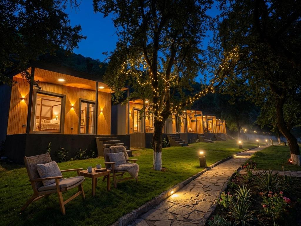 a house with chairs and a table and lights at Xalxal Balayi Hotel in Xalxal