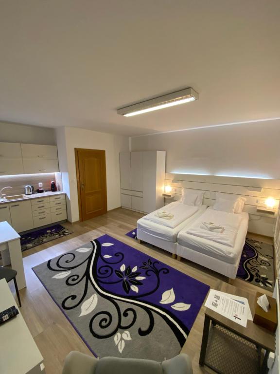 a hotel room with a bed and a kitchen at Apartmán Hollého 2 in Trenčín