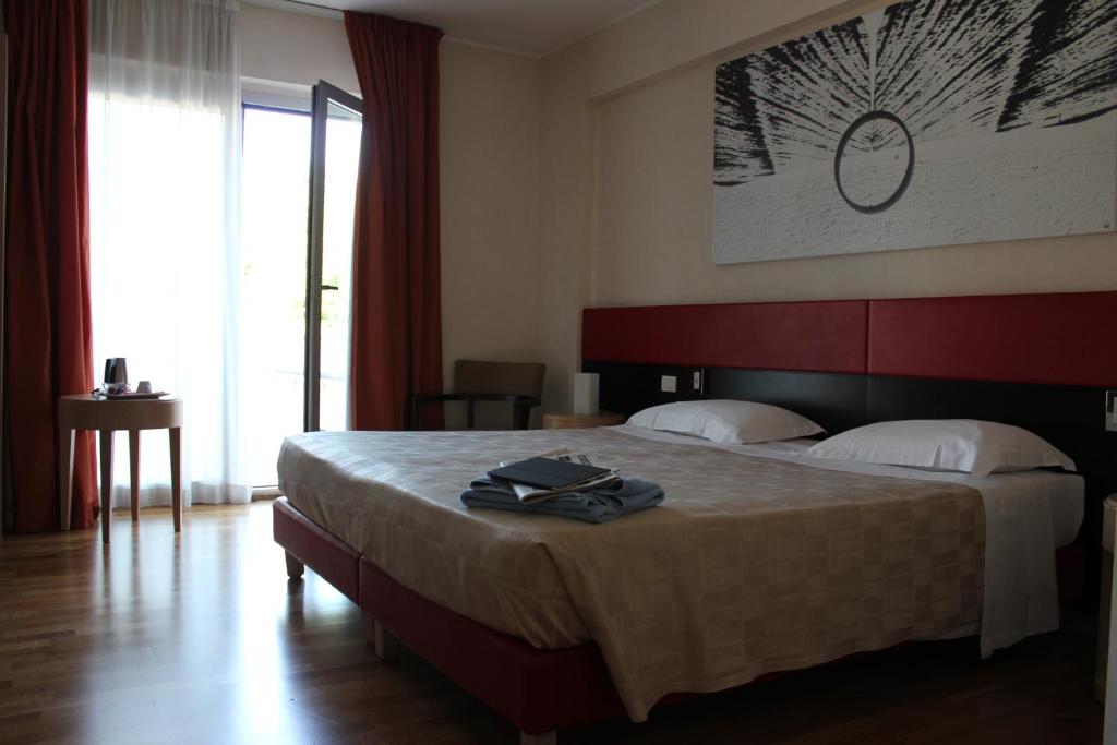 Postel nebo postele na pokoji v ubytování Klass Hotel