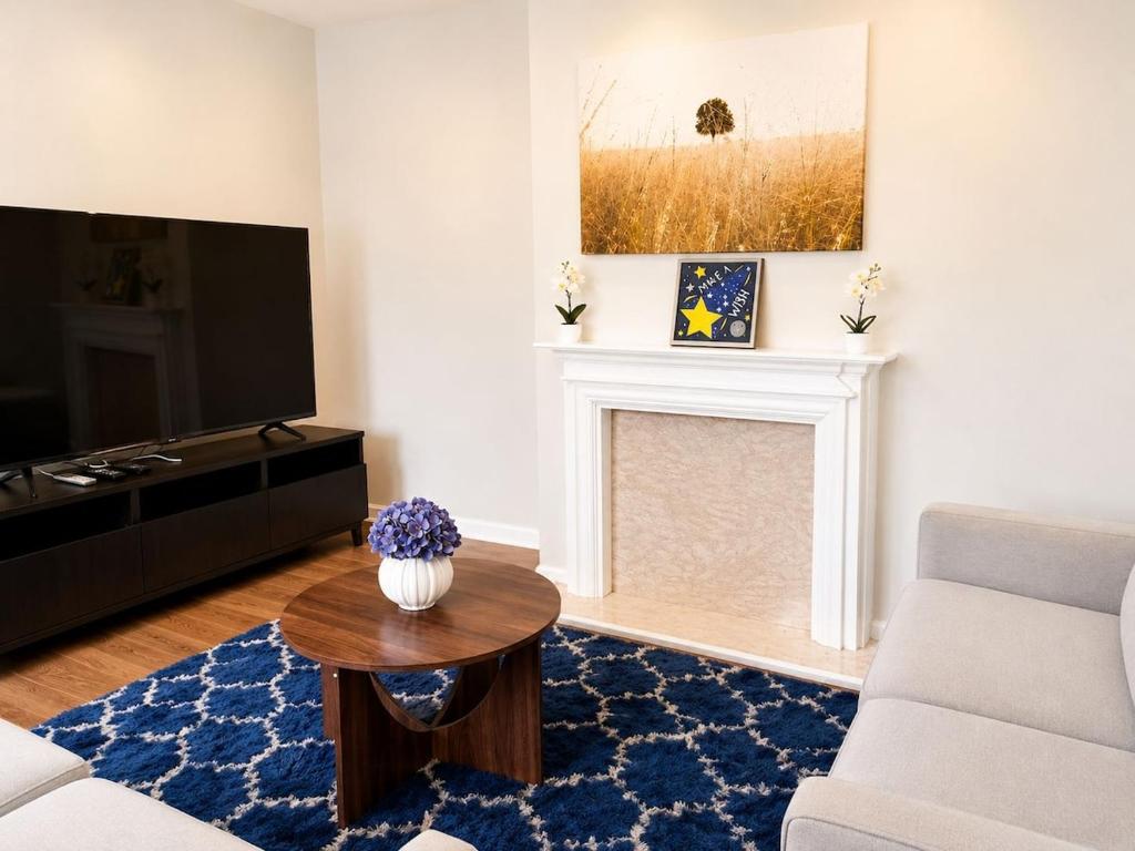 a living room with a couch and a fireplace at 3-Bedroom House ,Quiet & Spacious in Kent