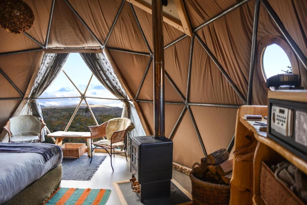 Postel nebo postele na pokoji v ubytování Ecocamp Patagonia
