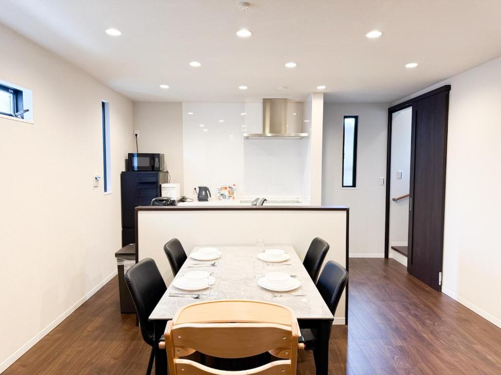 Chaoni-4-Bed Detached House Direct Tram to Shinsaibashi & Nihombashi 2Bath 2Toilet Free Parking