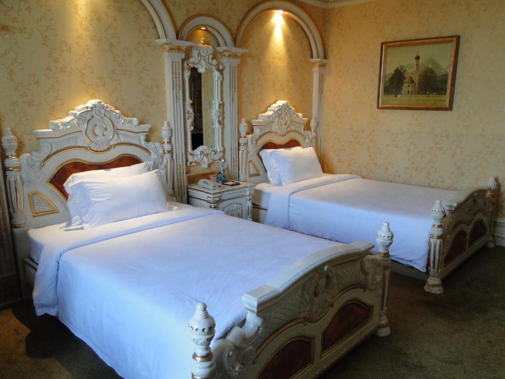 Postel nebo postele na pokoji v ubytování Nan Yang Royal Hotel