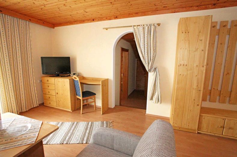 TV a/nebo společenská místnost v ubytování Alpenhof Strenge