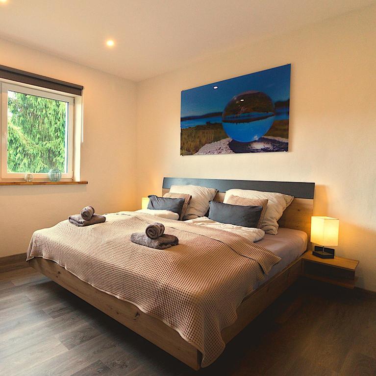 a bedroom with a bed with two towels on it at Ferienwohnung Auszeit Osterode in Osterode