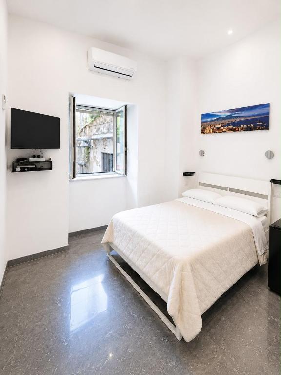 Cristina House 5 Min from Naples Old Town & Train Station WIFI 5 Star