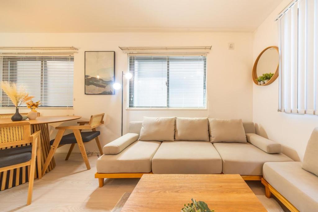 Newly Opened, 6 mins to Skytree, 2 mins on foot to the nearest station, 11 mins by train to Asakusa Station, Max 8 peoplele