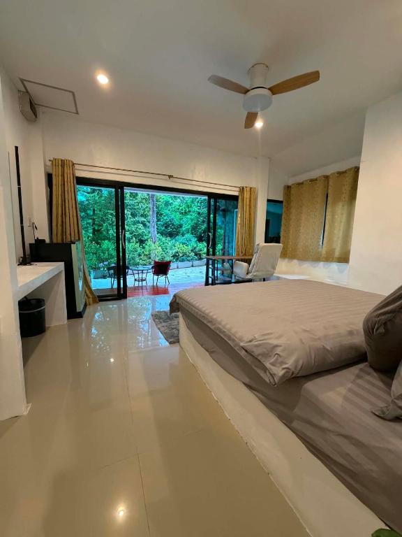 a bedroom with a bed and a ceiling fan at Khao Raa Terrace @Phangan in Ban Madua Wan