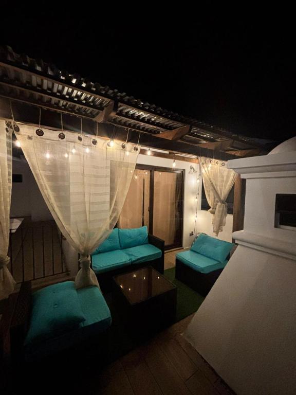a room on a boat at night with blue couches at Casa Mura in San Lorenzo El Cubo