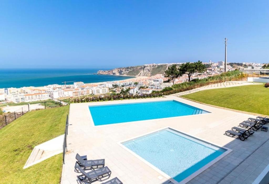 Wave Throne Nazare Heights Pool and Terrace
