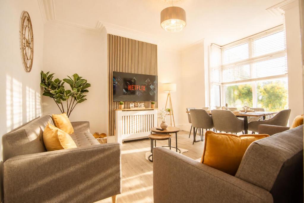 a living room with chairs and a dining room at Groups Haven 5 Bed 2 Bath Hot Tub Pool Table in Attercliffe