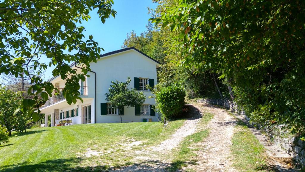 Villa Dina
