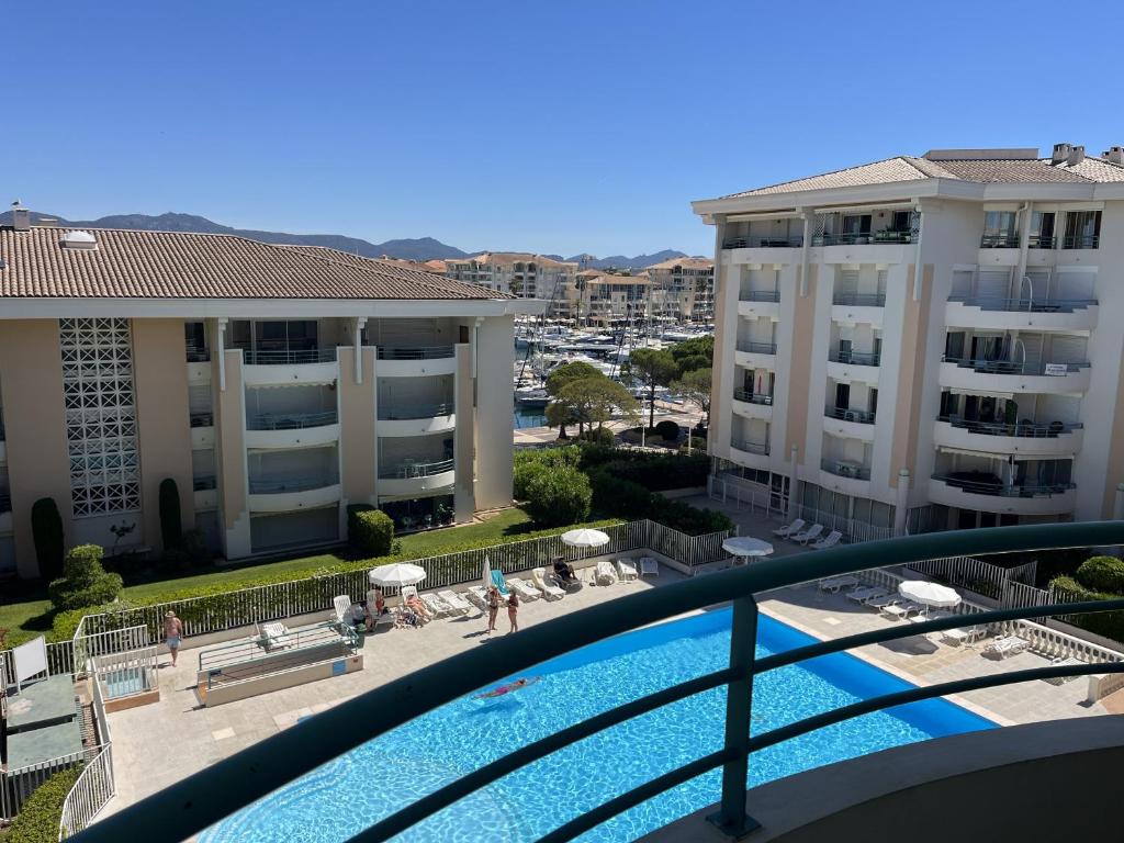 OPEN 41m2 4eme etage vue sur piscine