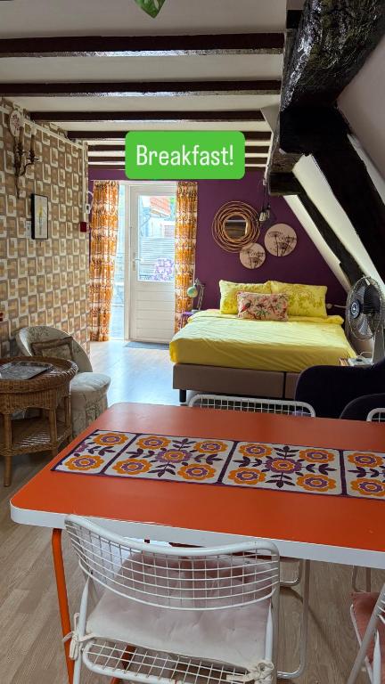 a room with a bed and a shopping cart in it at SOEPP hotel & restaurant in Alkmaar