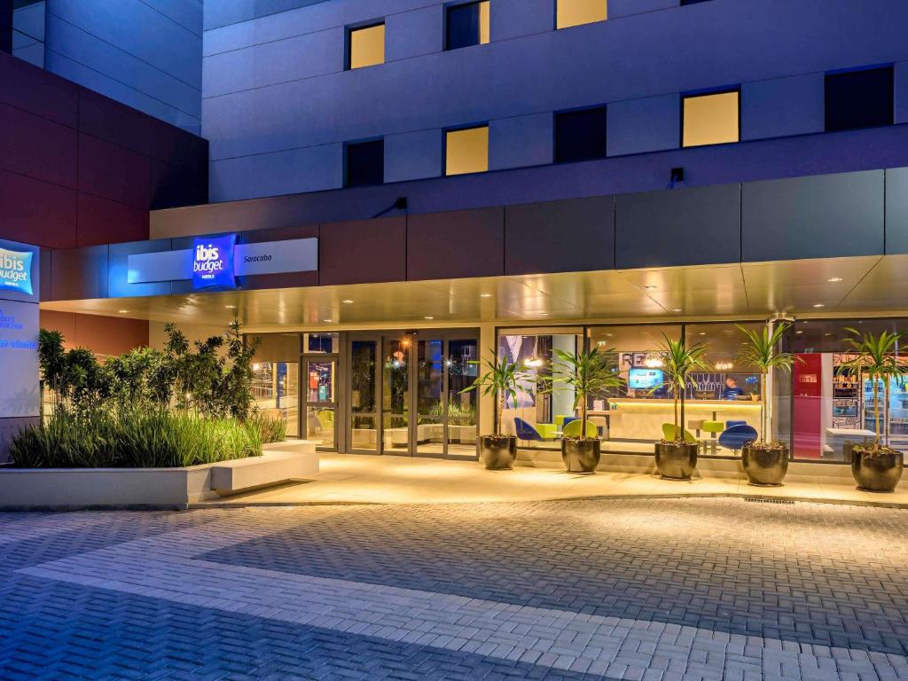 a building at night with lights on at ibis budget Sorocaba in Sorocaba