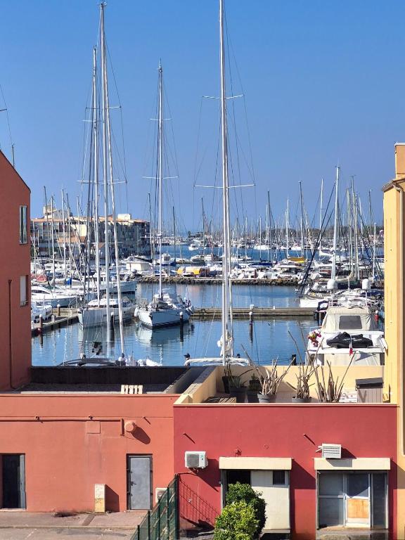 Manisa Apartment with Harbor View