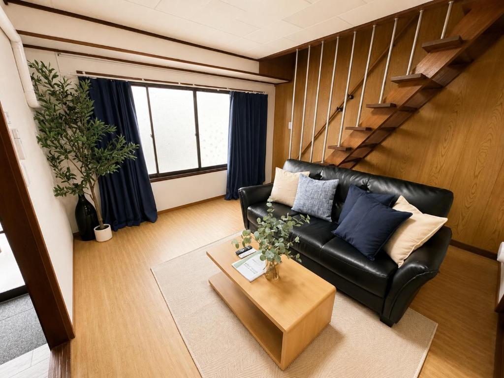 Private House -2 Bath 2 Toilet-4 min by train to Namba