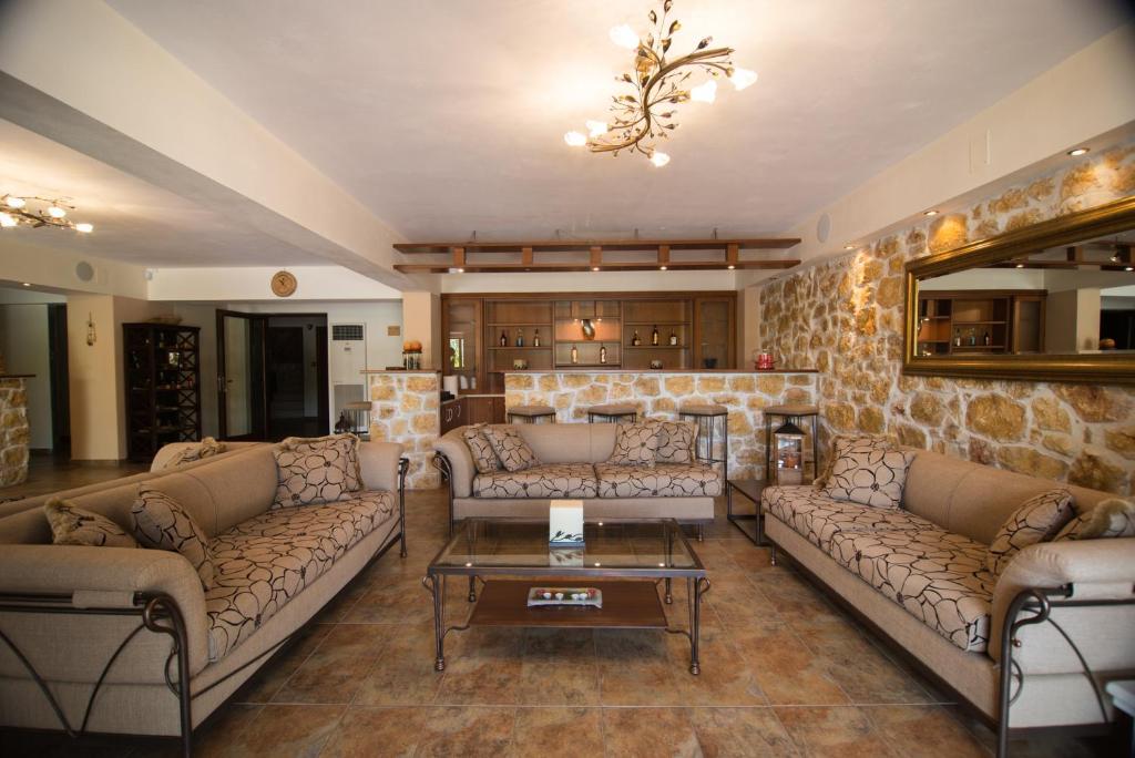 Część wypoczynkowa w obiekcie Vathi Hotel