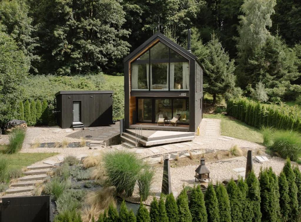 a glass house in the middle of a garden at Casa Calma in Čenkovice