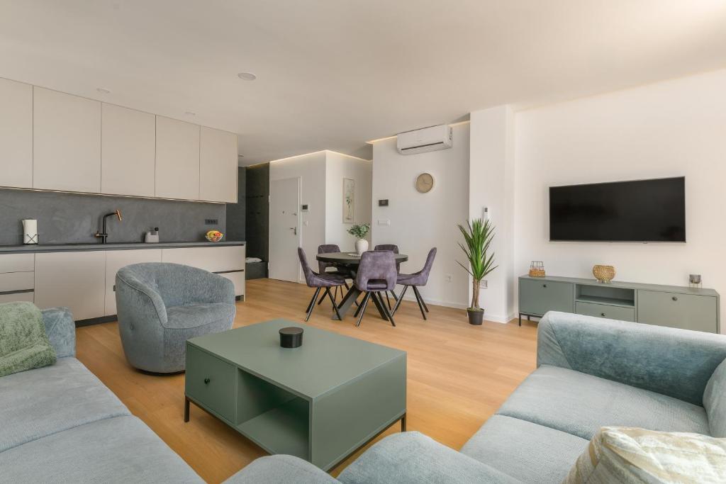 Zagreb 245 - 246 - 247 - 248 - 249 - 5 Units - Three Bedroom Apartments - New - Balcony - Parking - Flexible Keybox Entry - Modern
