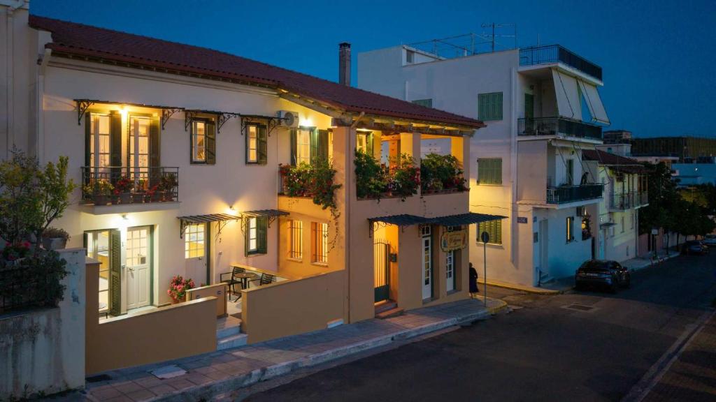 Ipapanti Square by Kalamata Mediterranean Suites