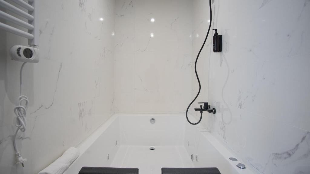 Estudio 3 Juan Boscan Madrid Hot Tub & Arcade