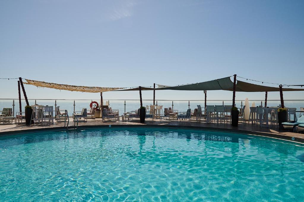 a large swimming pool on top of a building at Hotel El Puerto by Pierre Vacances in Fuengirola