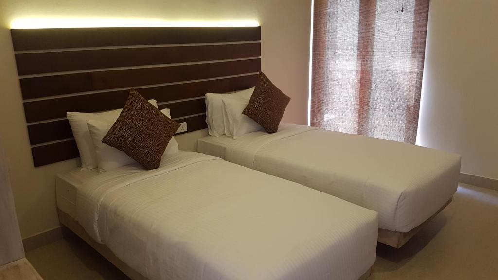 Postel nebo postele na pokoji v ubytování Hotel Cloud 9 Negombo