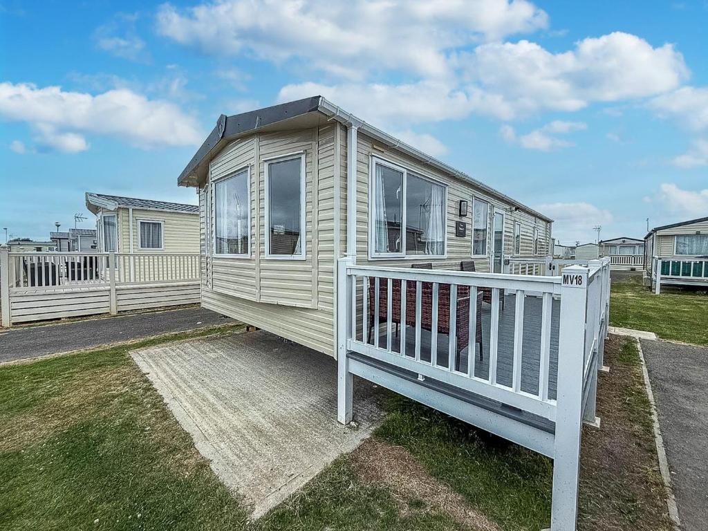 Great 6 Berth Caravan In Essex At St Osyth Beach Holiday Park Ref