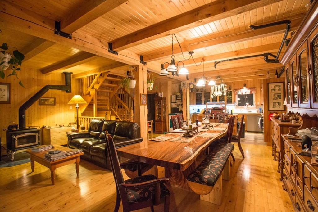 Posezení v ubytování Auberge de la Rivière Matapédia - Matapédia River Lodge